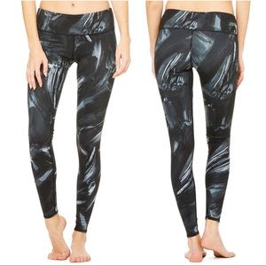 NWT Alo Airbrush Legging - XS / Modernist Black